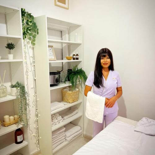 גיגי מטפלת תאילנדית