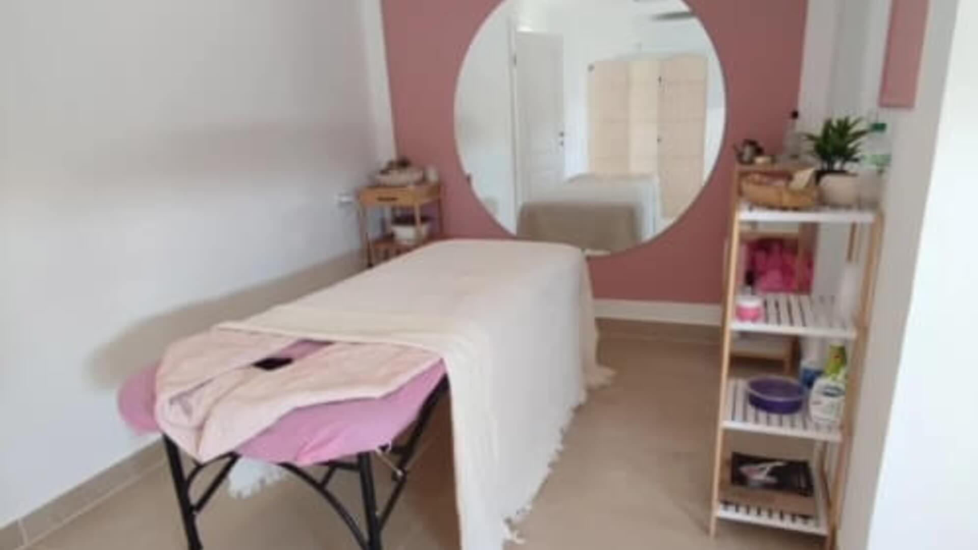 STסטודיו לאימונים ועיסויים לנשים 