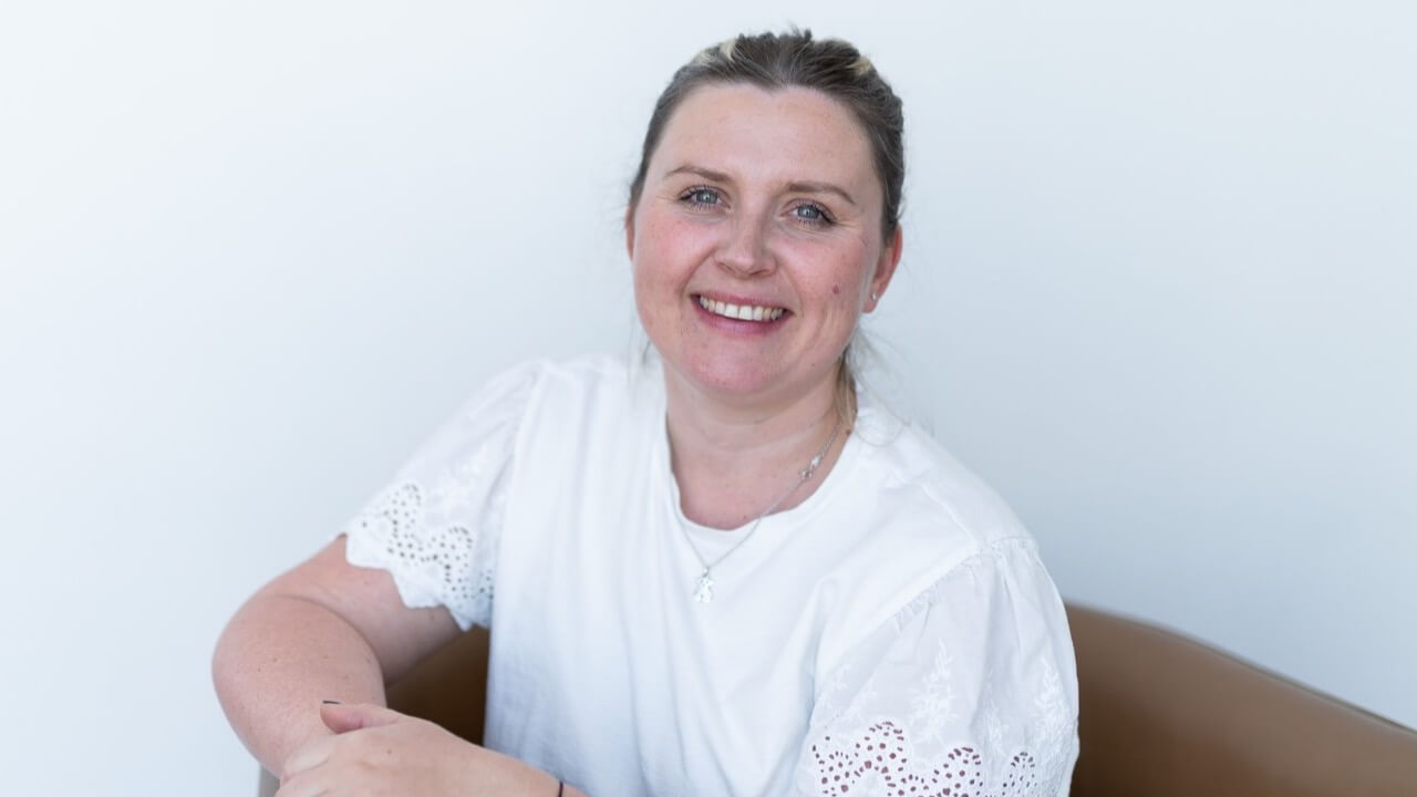 אירה שוסטר - מחברת אנשים לעצמם 