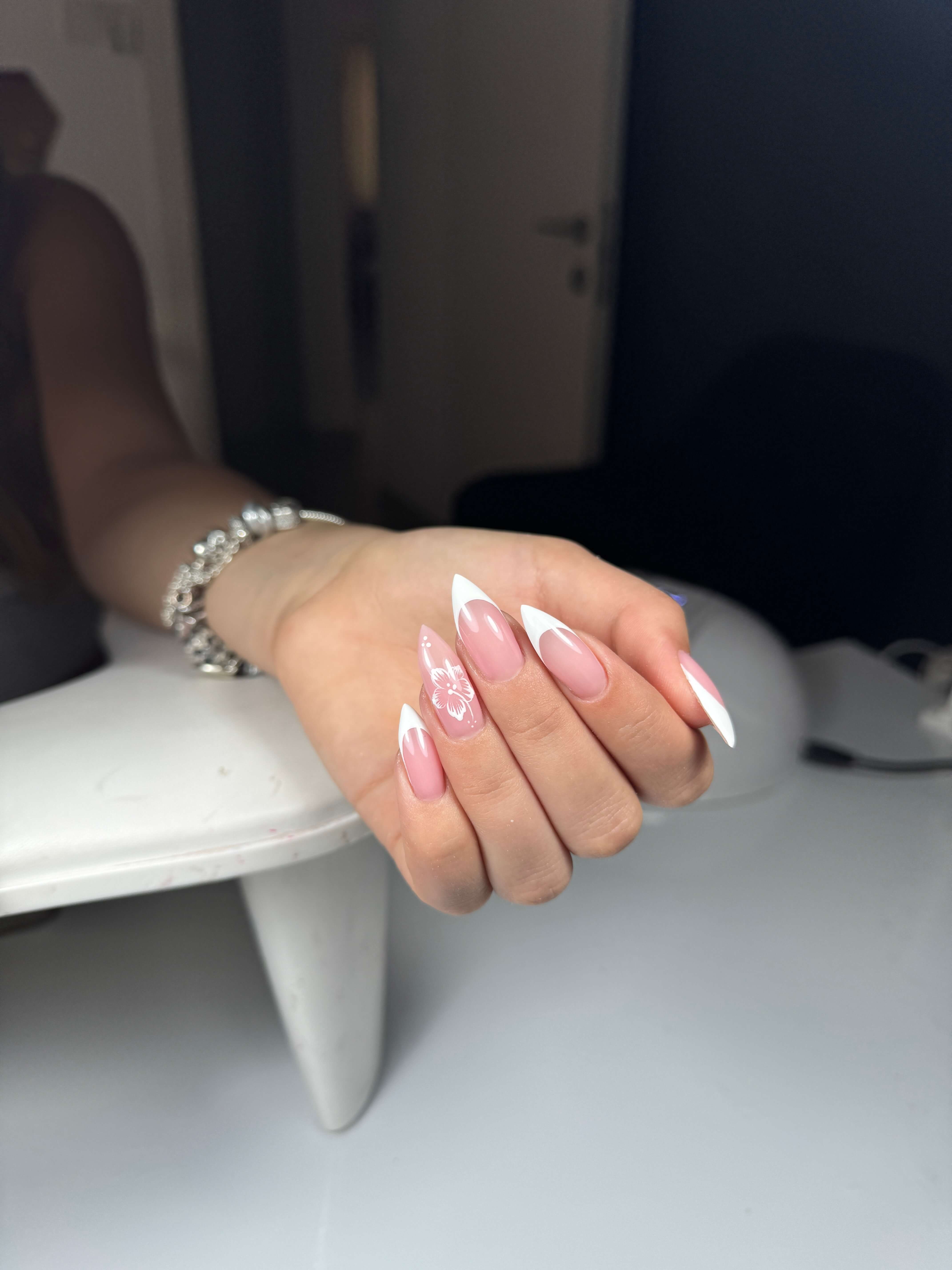 Kris Nails | lee