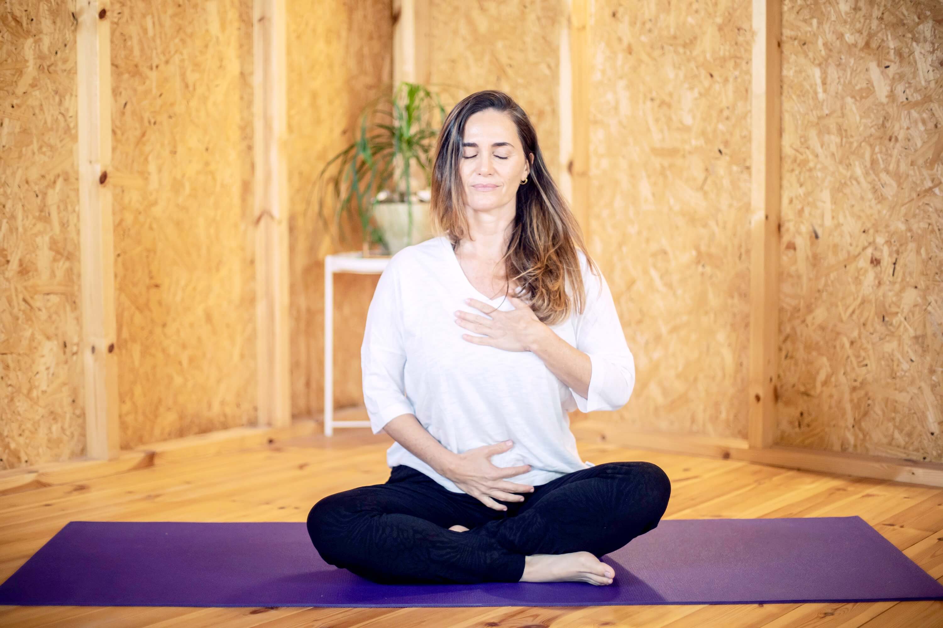 אלה קרן בתנועה נשימה מודעות