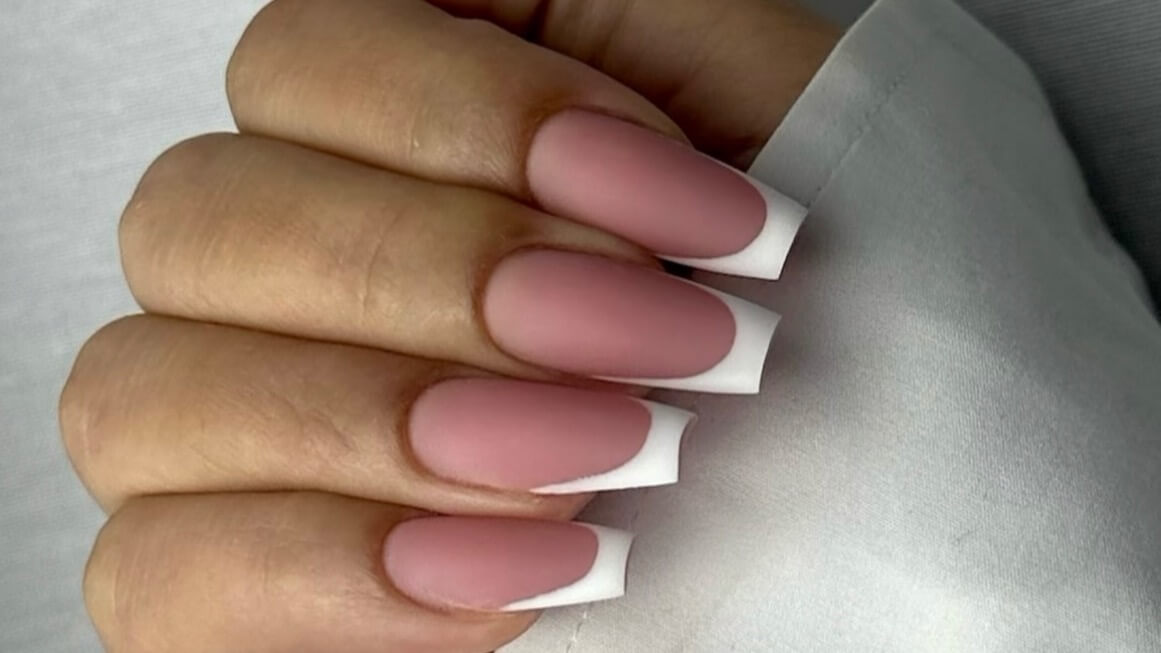 נוי תורגמן ציפורניים