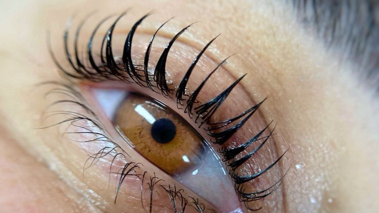 עיצוב ושיקום גבות הרמת גבות הרמת ריסים