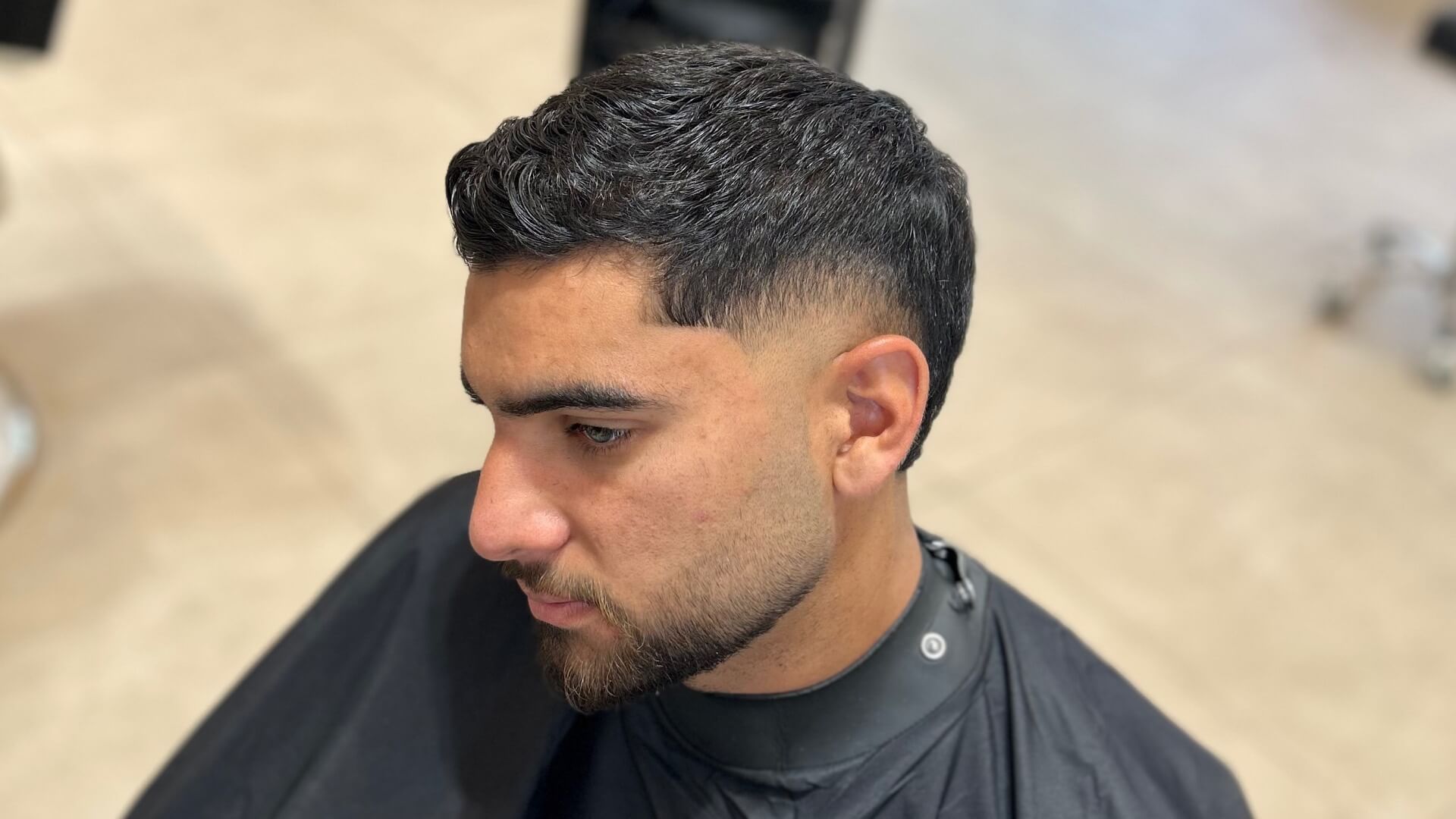 מספרה ג׳רמי רווח