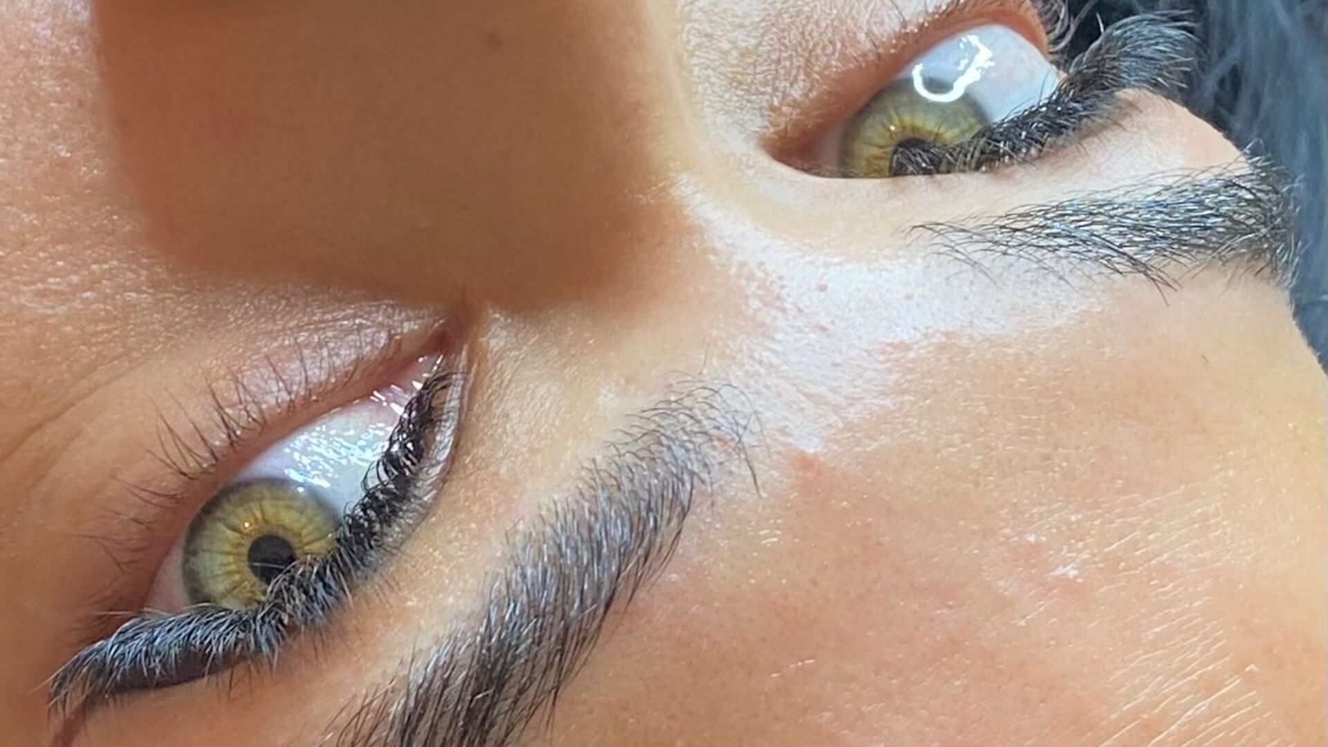 עמית ריף עיצוב ושיקום הגבות הטבעיות