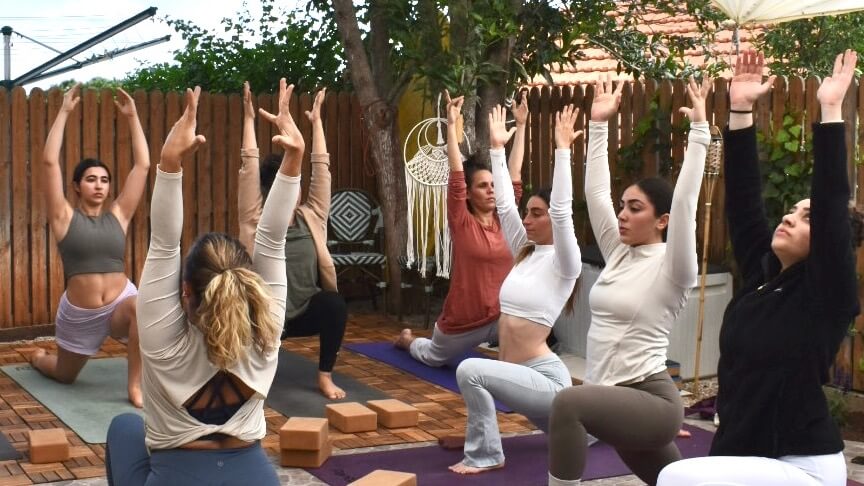 חצר היוגה Satya