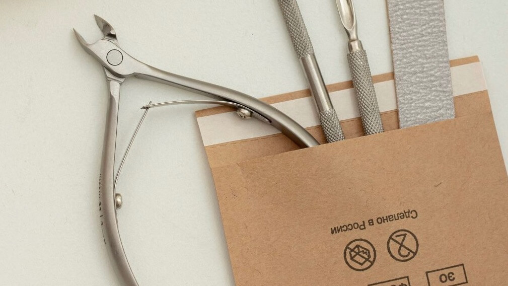 מזל חן ציפורניים