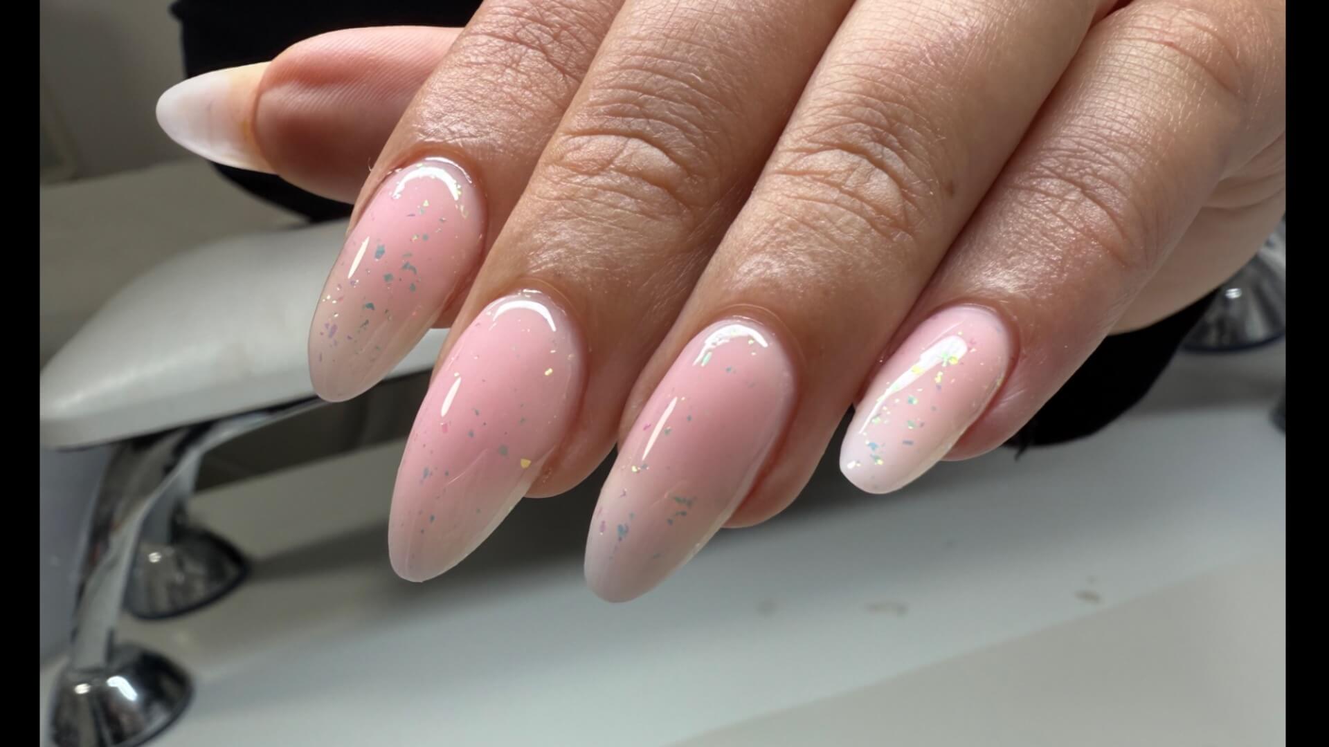  | ליזה נזנייקו ציפורניים 