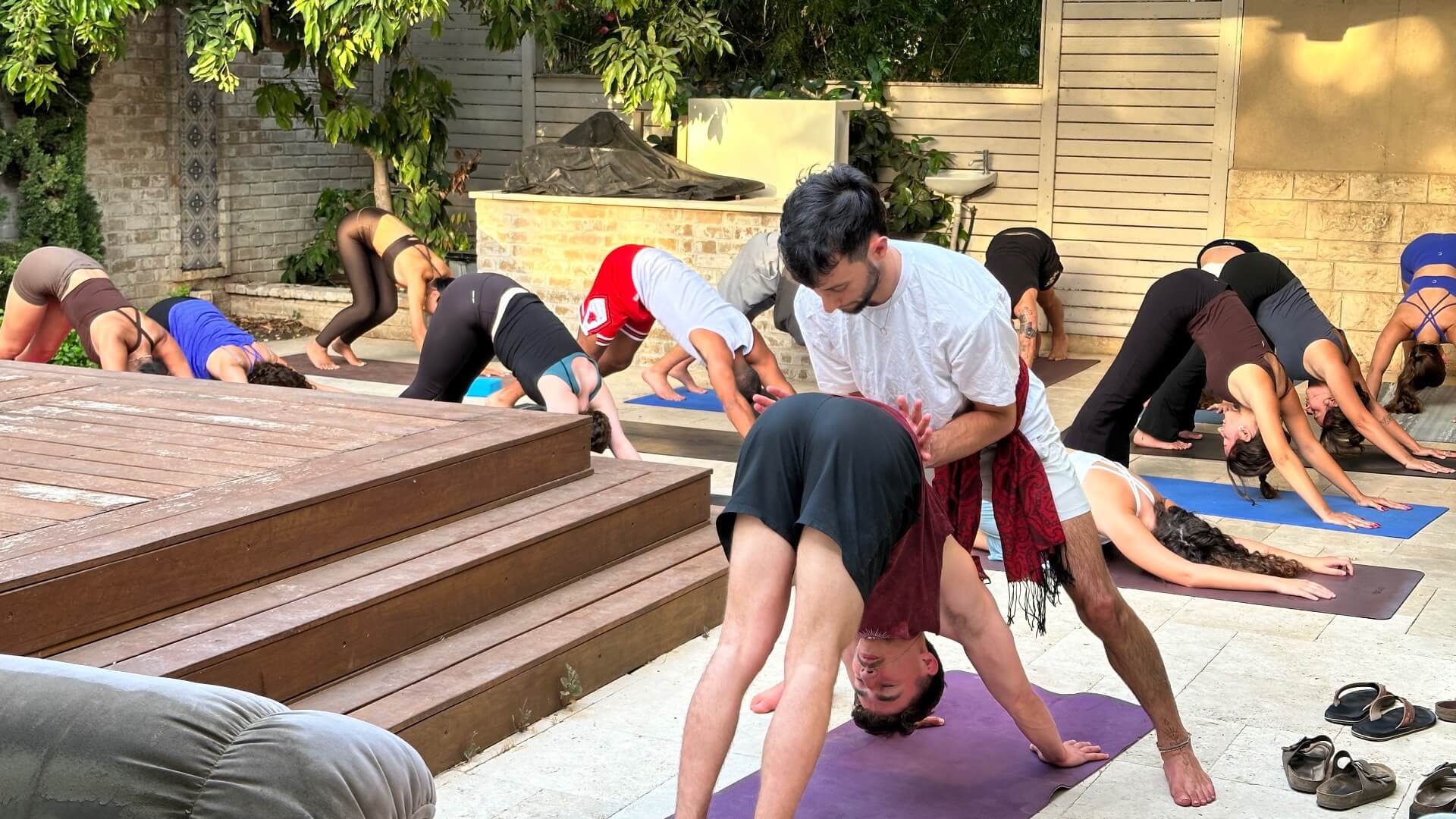  | יוגה בחצר - יובל אטלס