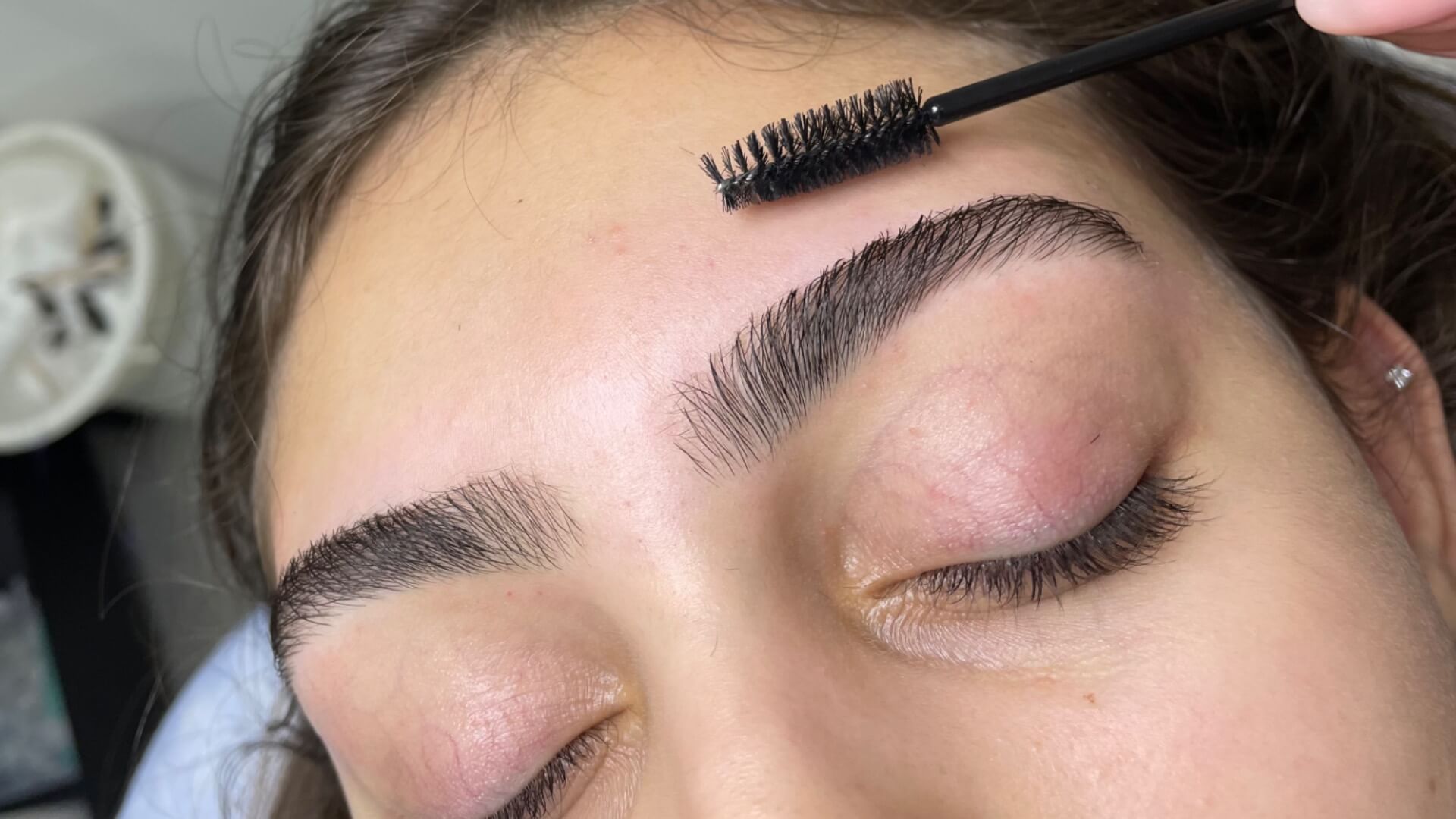 גל לוי- עיצוב גבות טבעיות ומיקרובליידינג