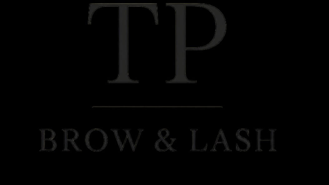 טליה פרץ מעצבת גבות וריסים 