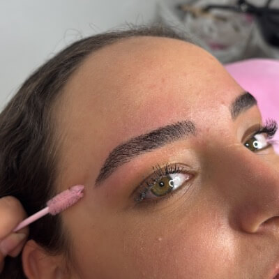 טליה פרץ מעצבת גבות וריסים  | lee