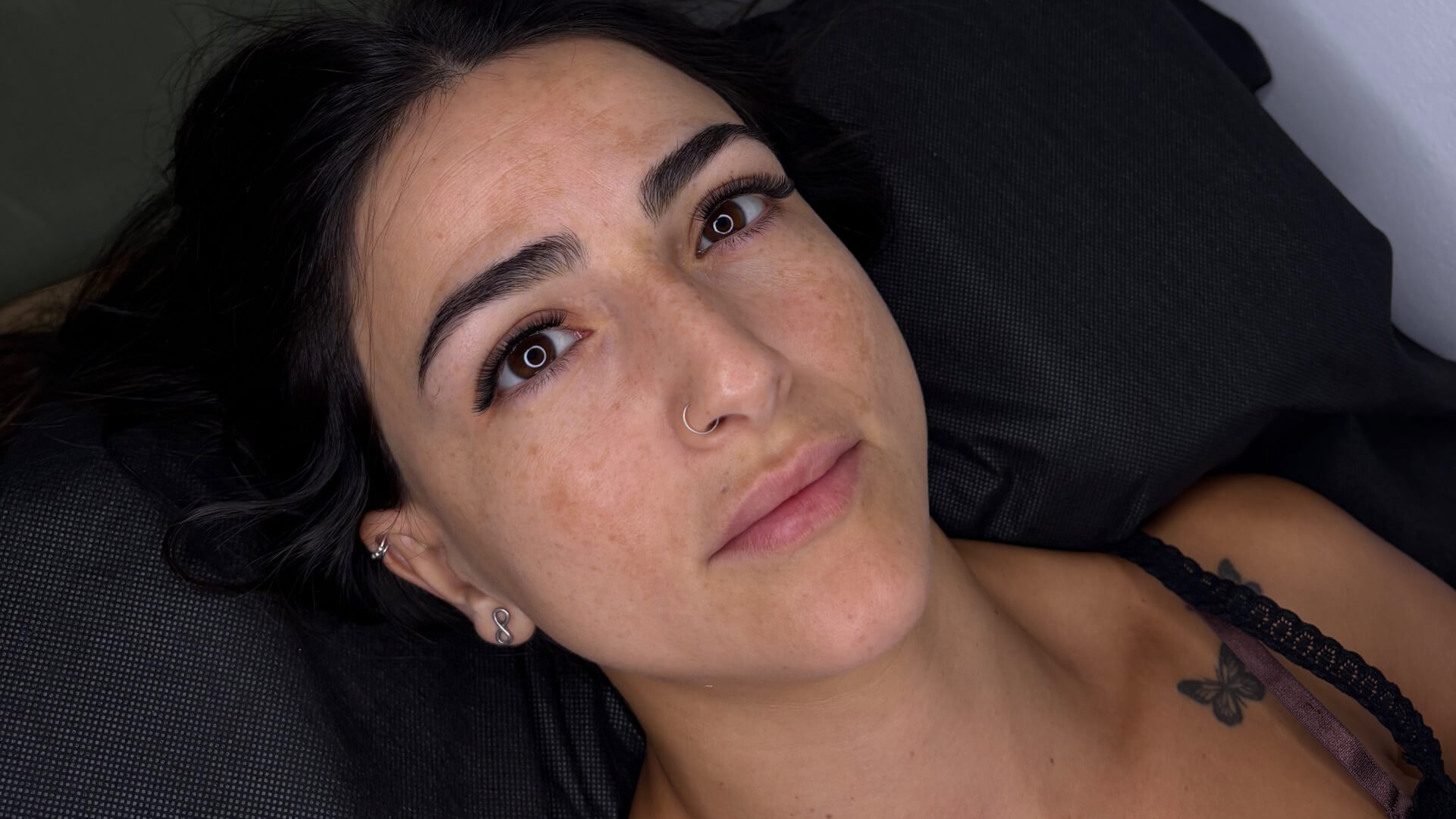 סטודיו NEHOMI EYELASH 