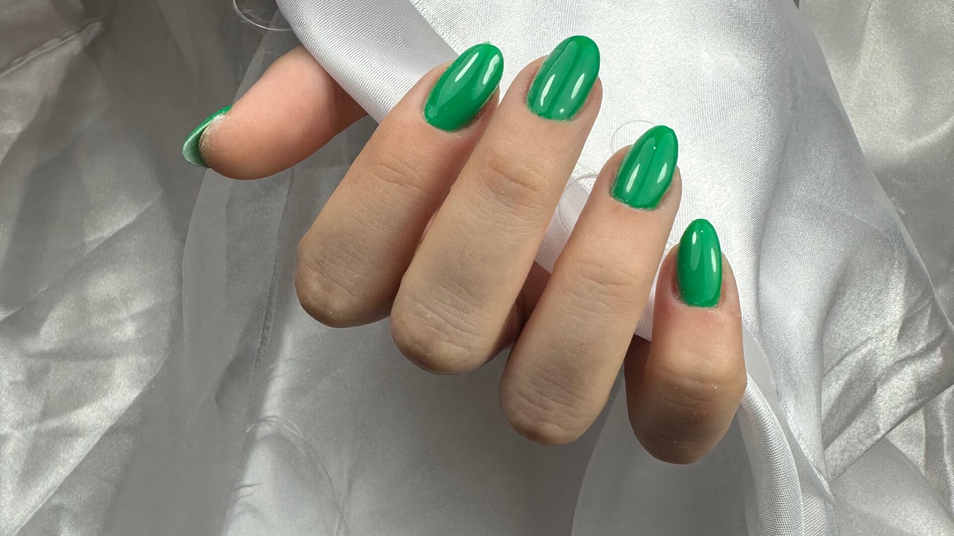 סולי שוקרון ציפורניים 