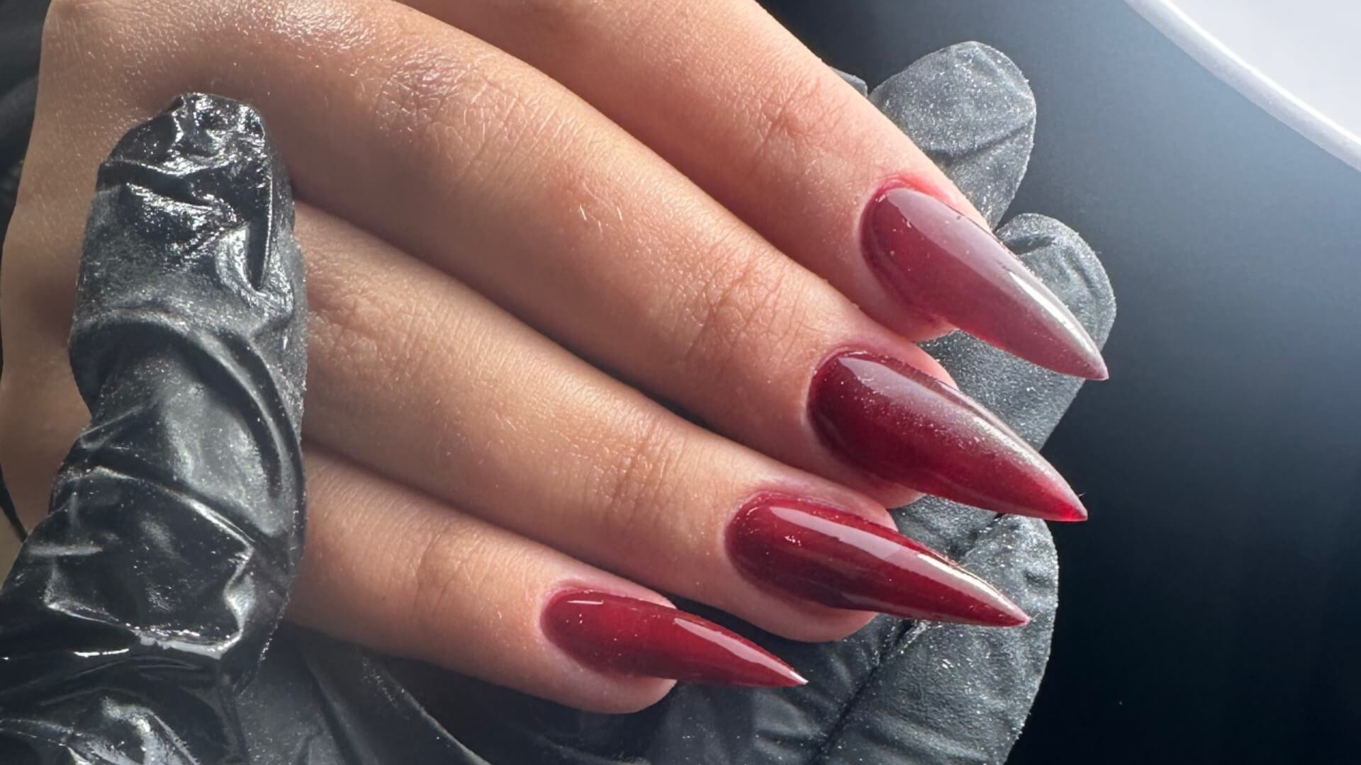 סולי שוקרון ציפורניים 