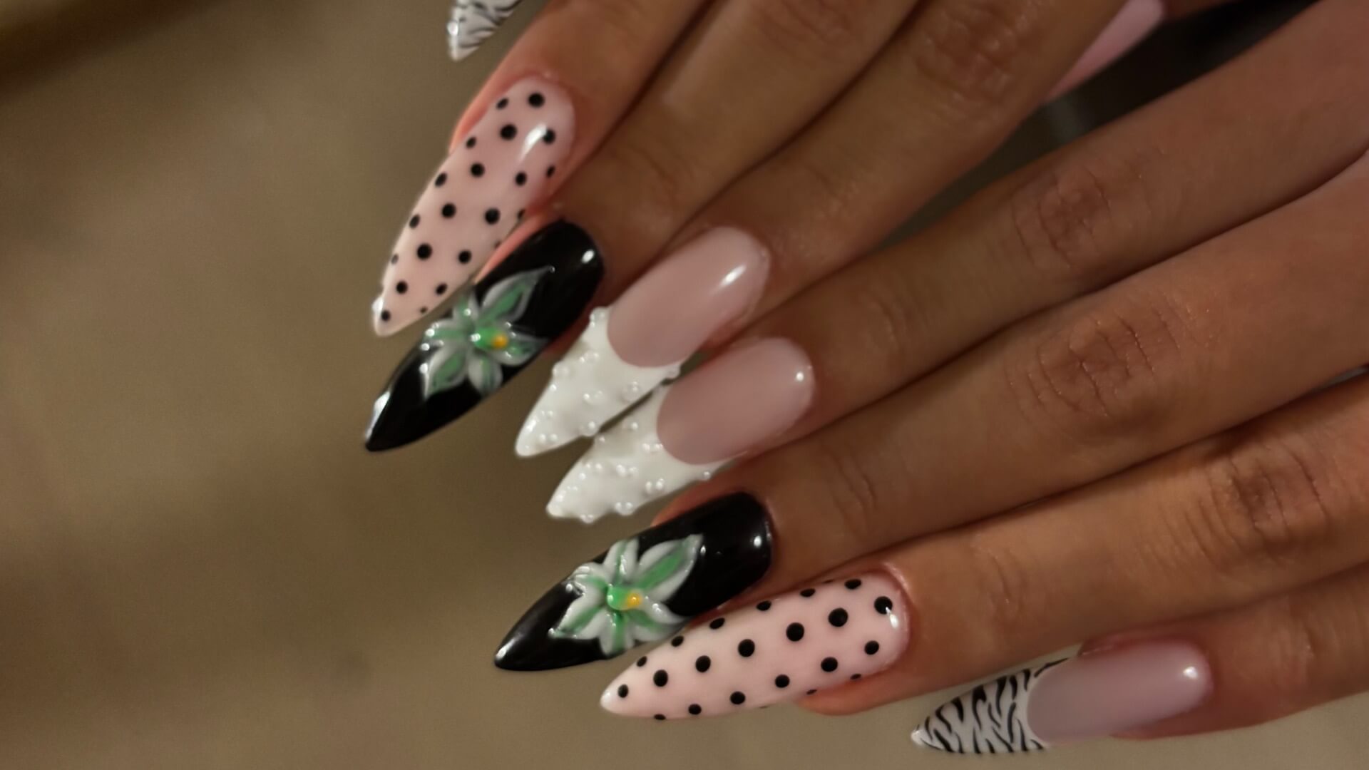  | Romi nails