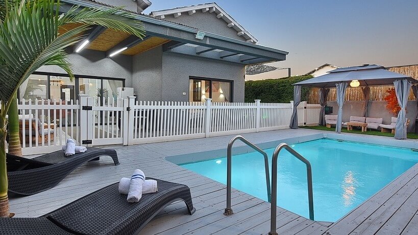 אורות באחוזה