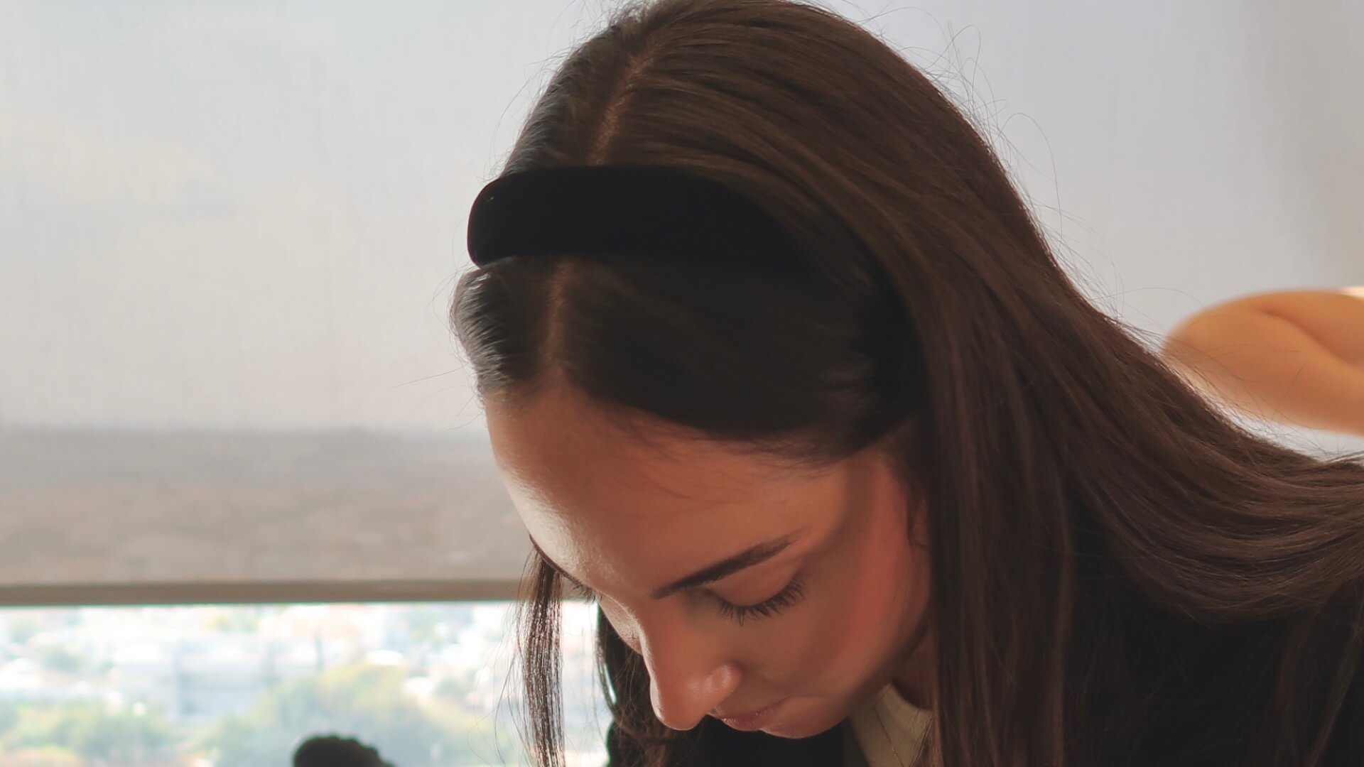 שיר מיינצר עיצוב גבות