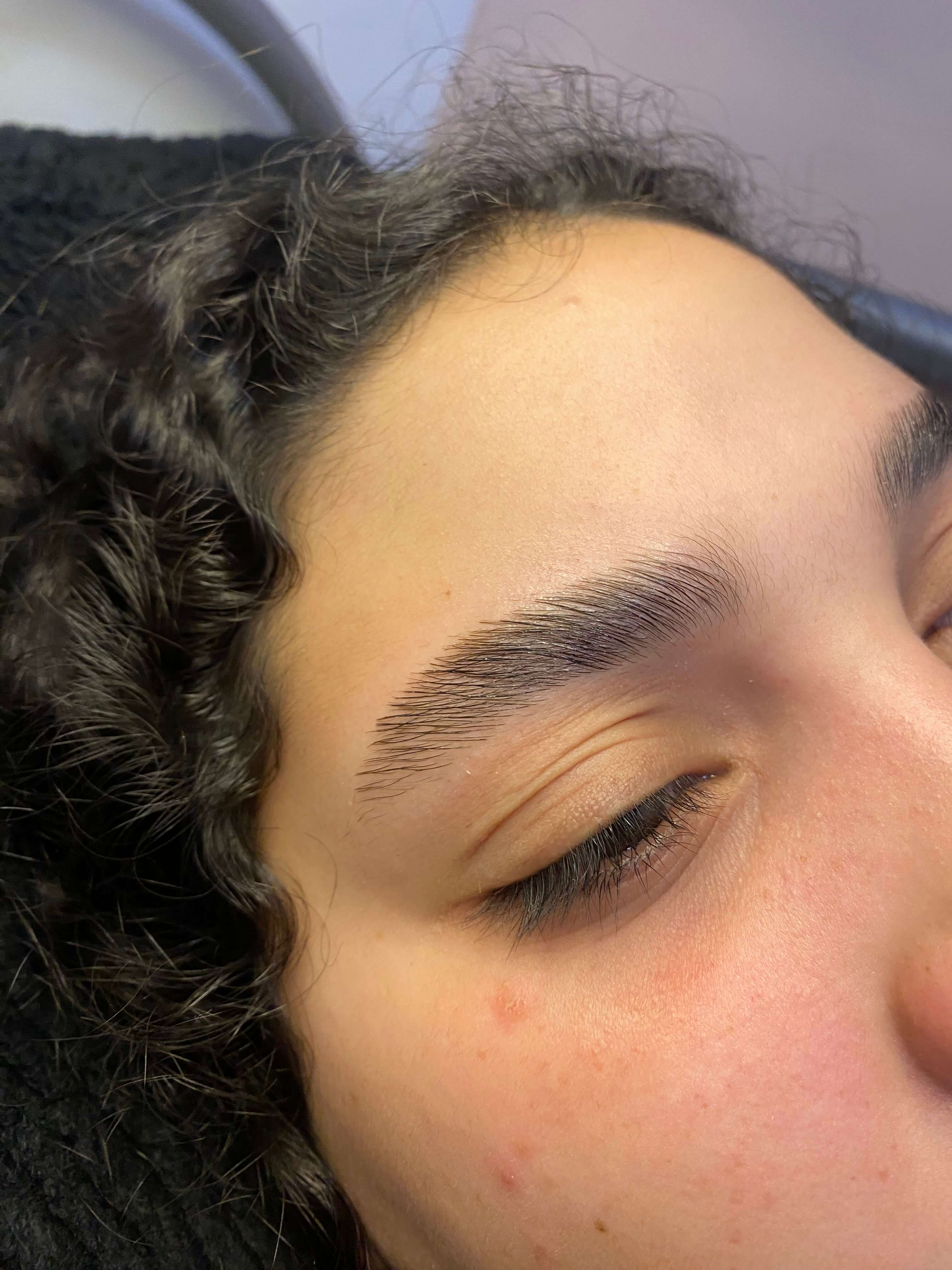 טליה עיצוב גבות 