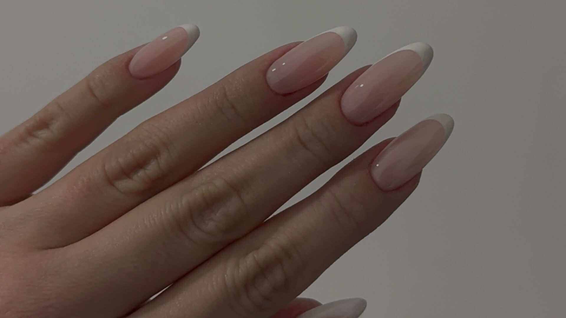 MW Nails and Eyebrows Artist