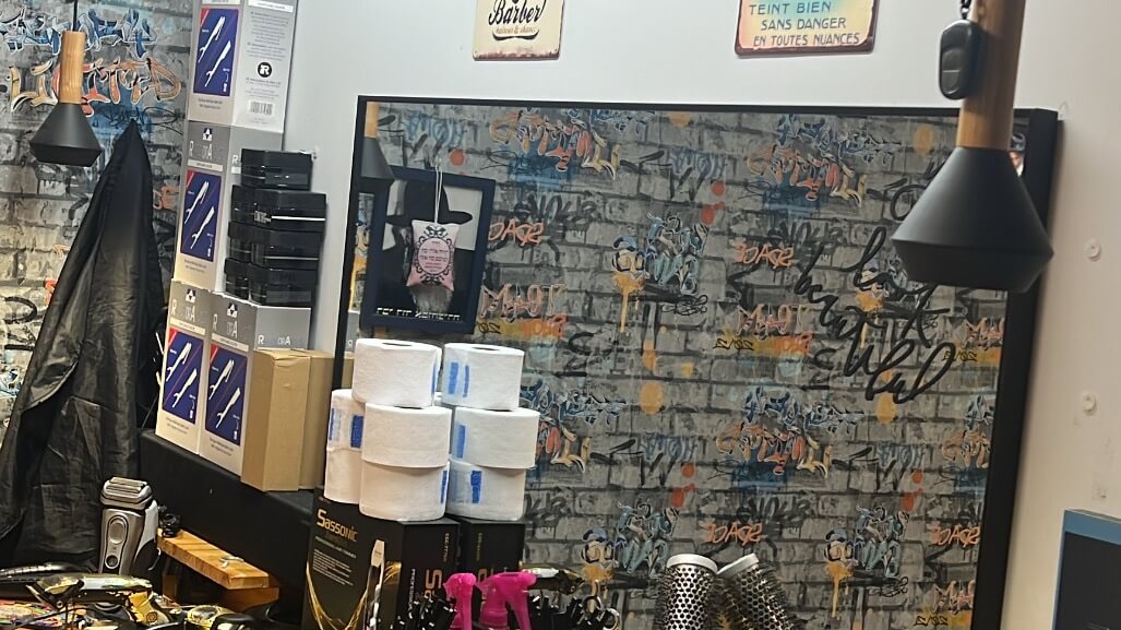 המספרה של גל