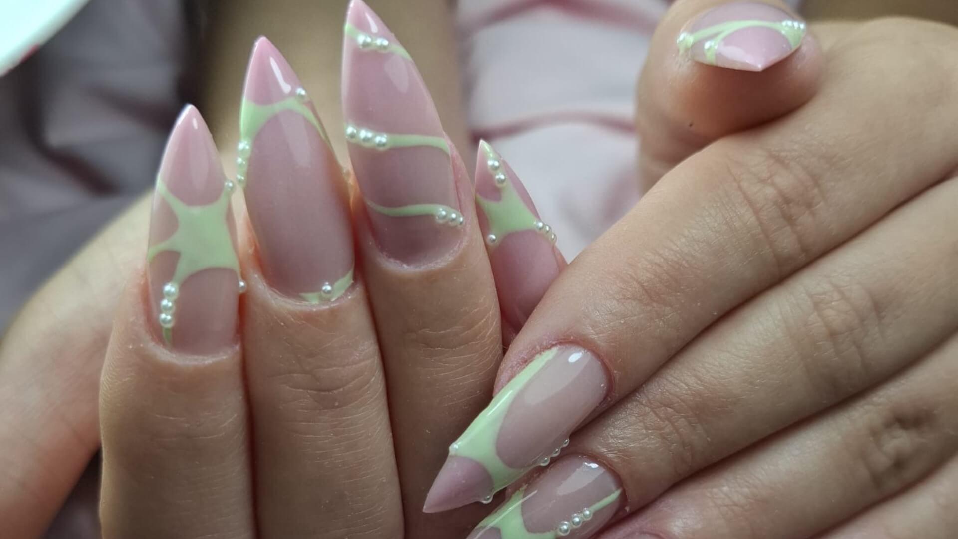 TLT היופי שבציפורניים 