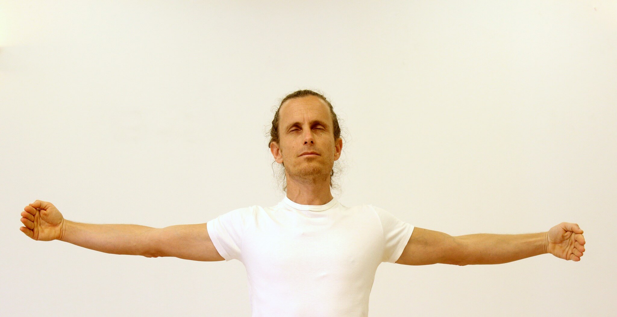 רועי לוי יוגה 