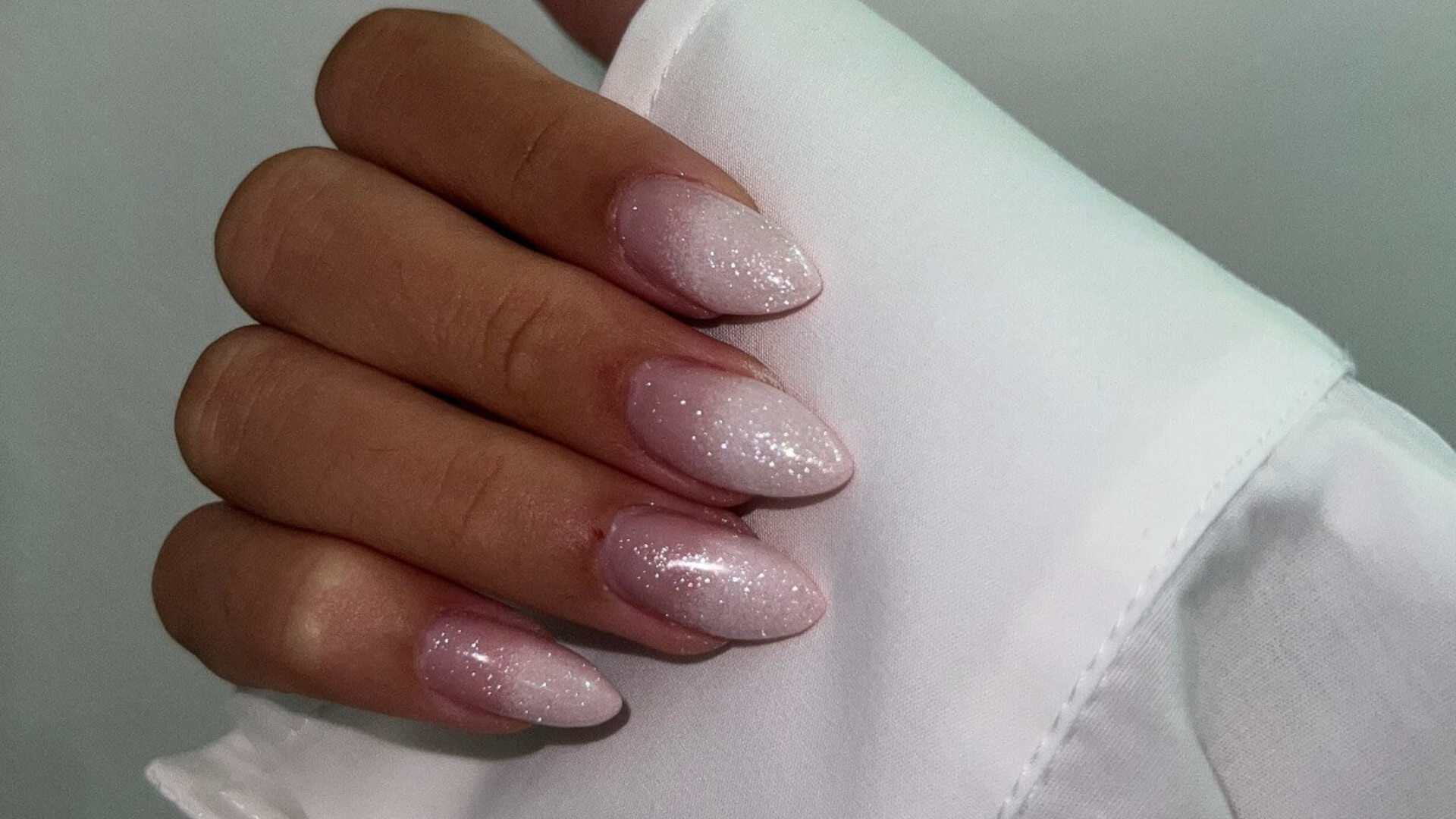 ספיר הולנדר סטודיו לציפורניים