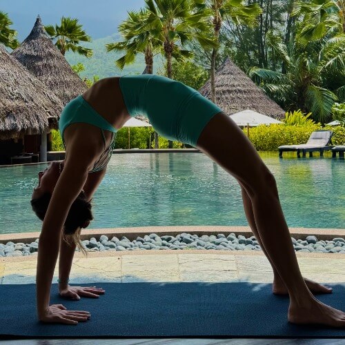 יוגה עם דולב | lee