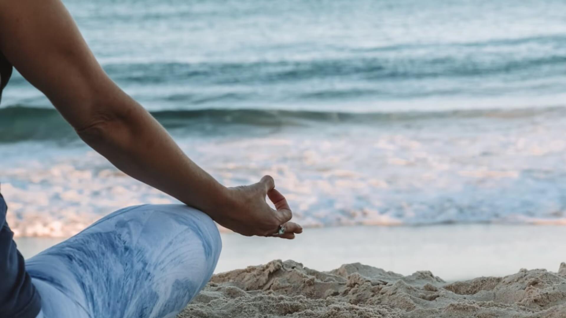 יוגה עם עדן