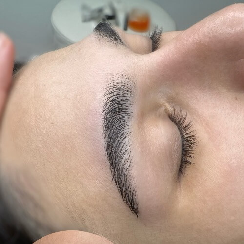 עיצוב גבות טבעיות מורן | lee