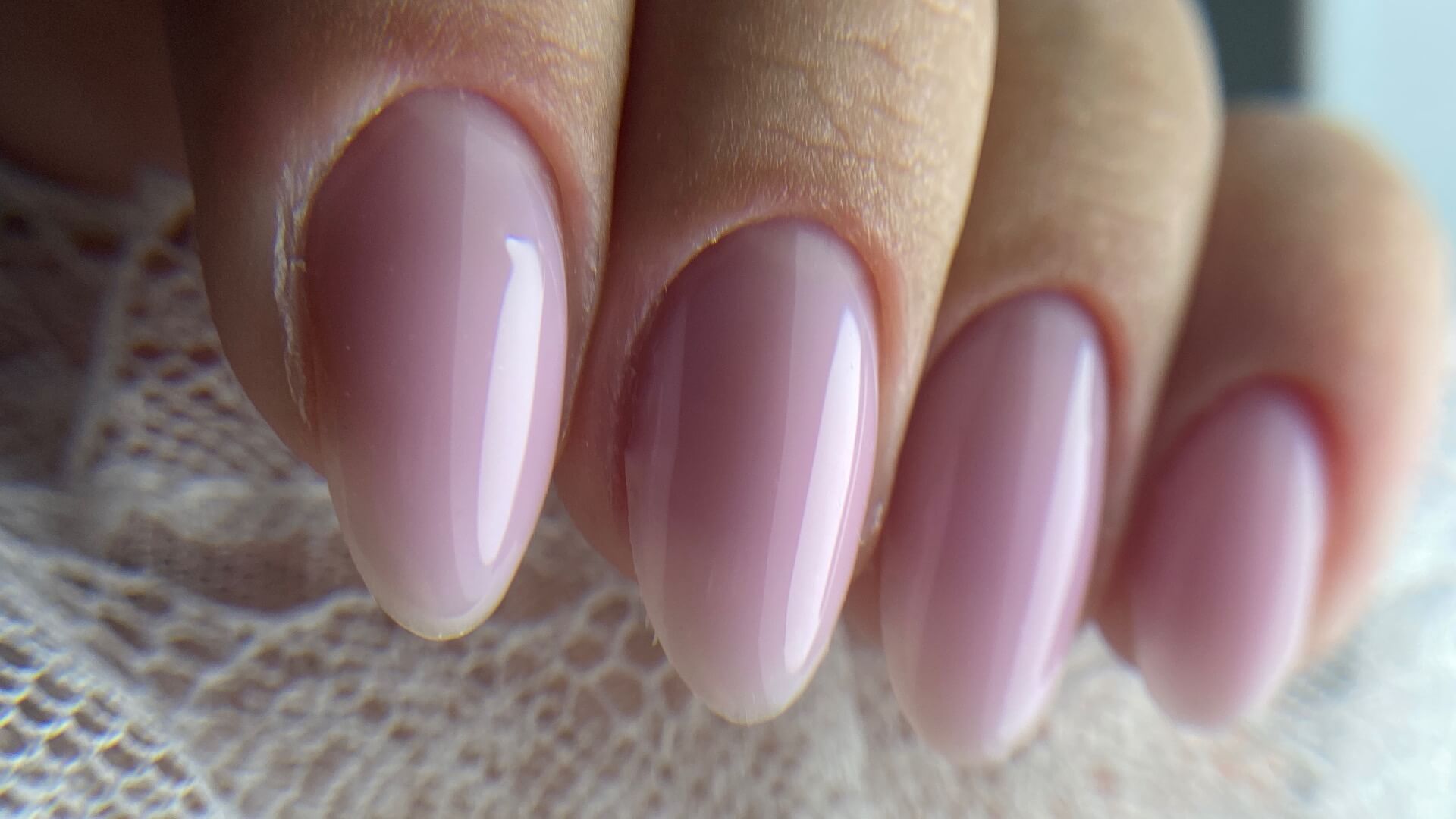 Meshi nails