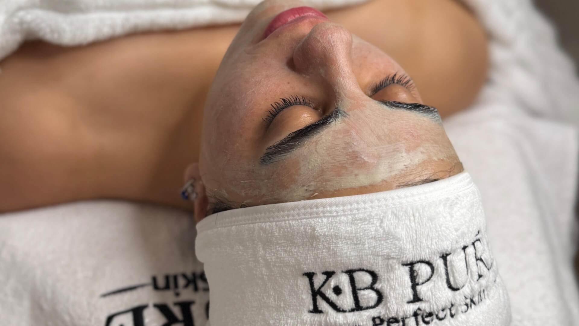 שיר שרביט - טיפולי פנים