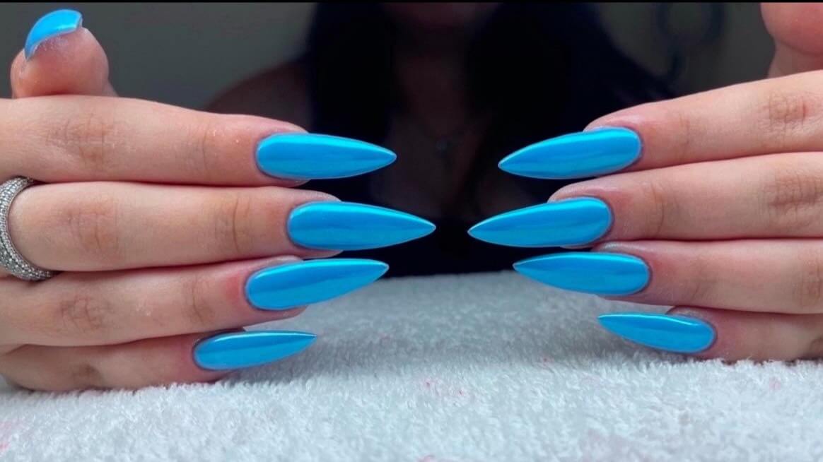 נטלי מכון לציפורניים