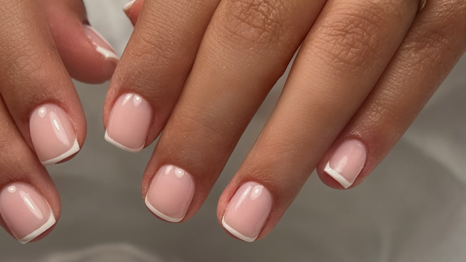 | Noa Hen - Nails artist