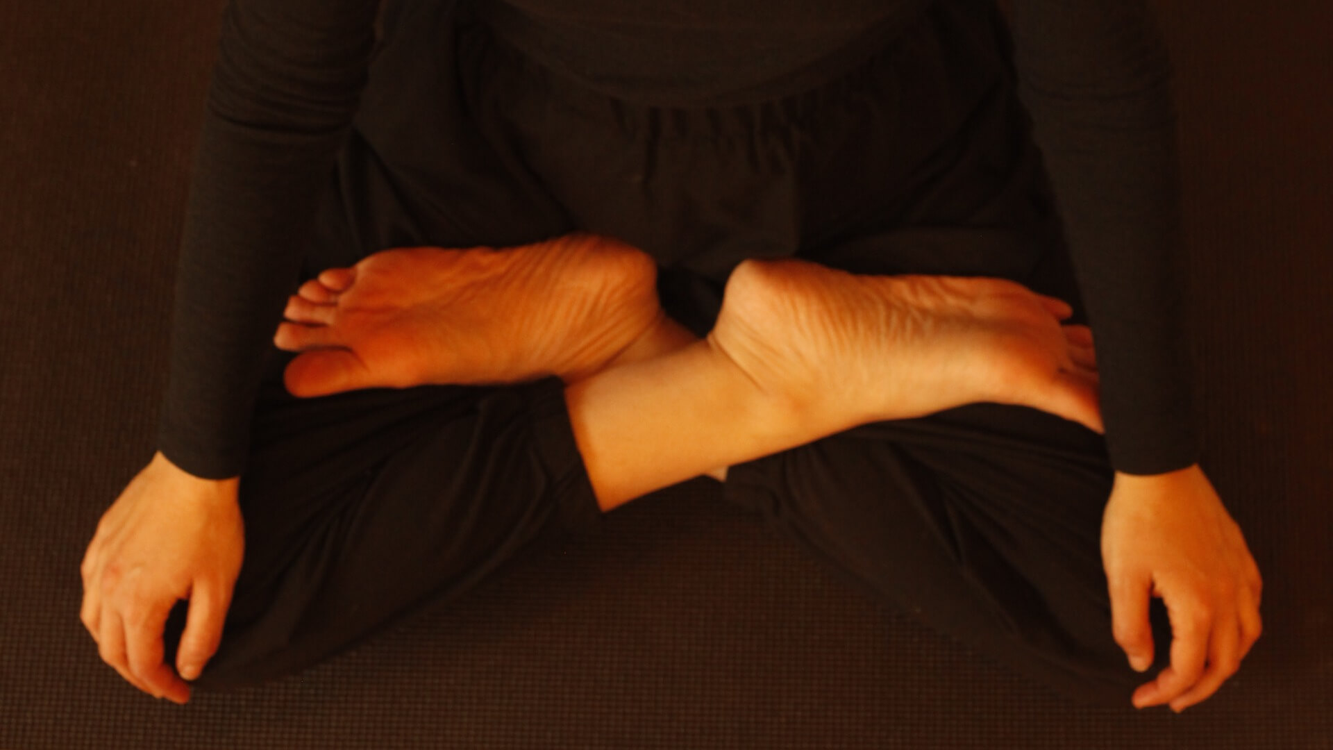 יוגה לנשים הריון ואחרי לידה עם אלונה