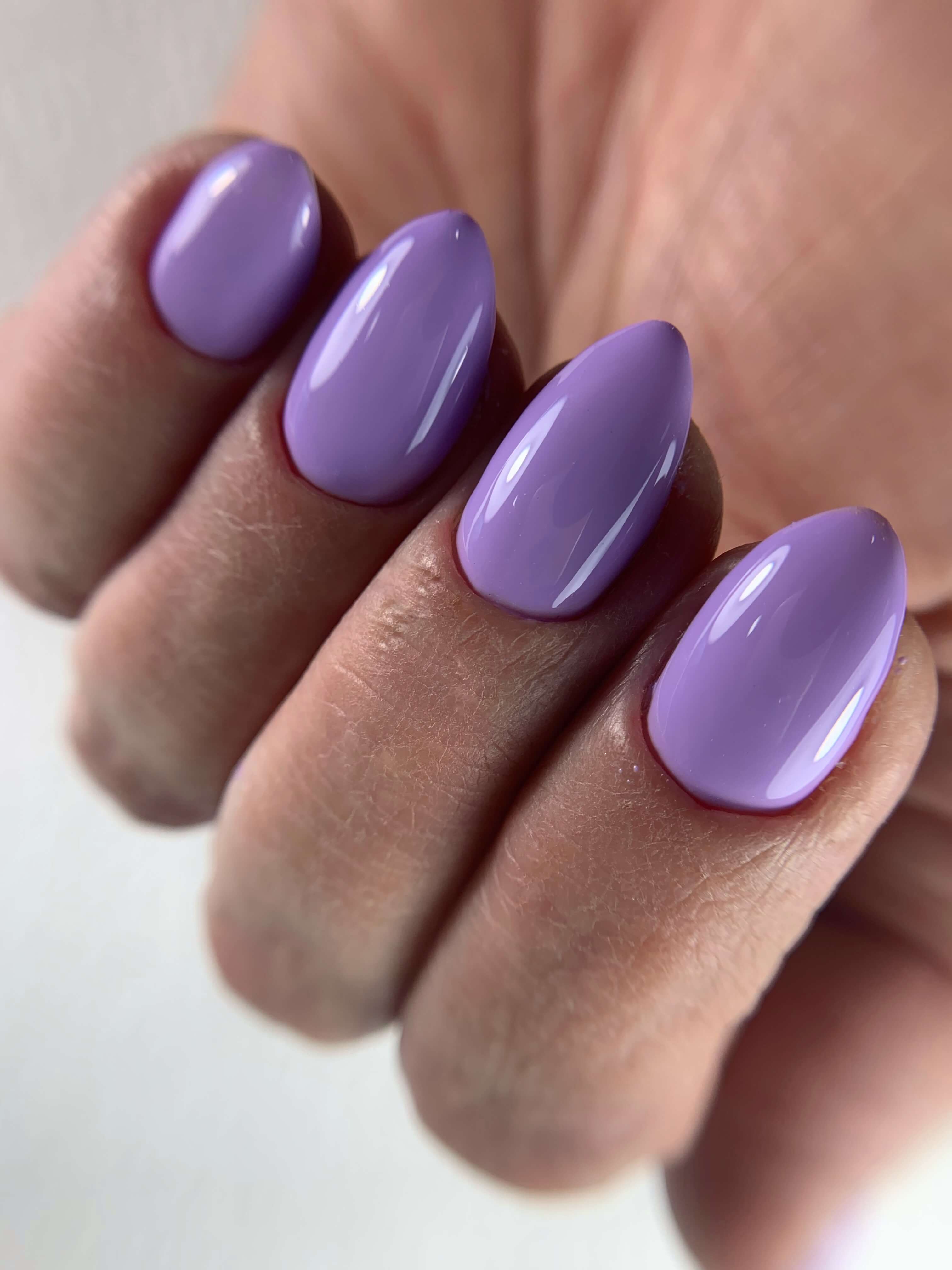 אדר סטיבי מניקוריסטית 