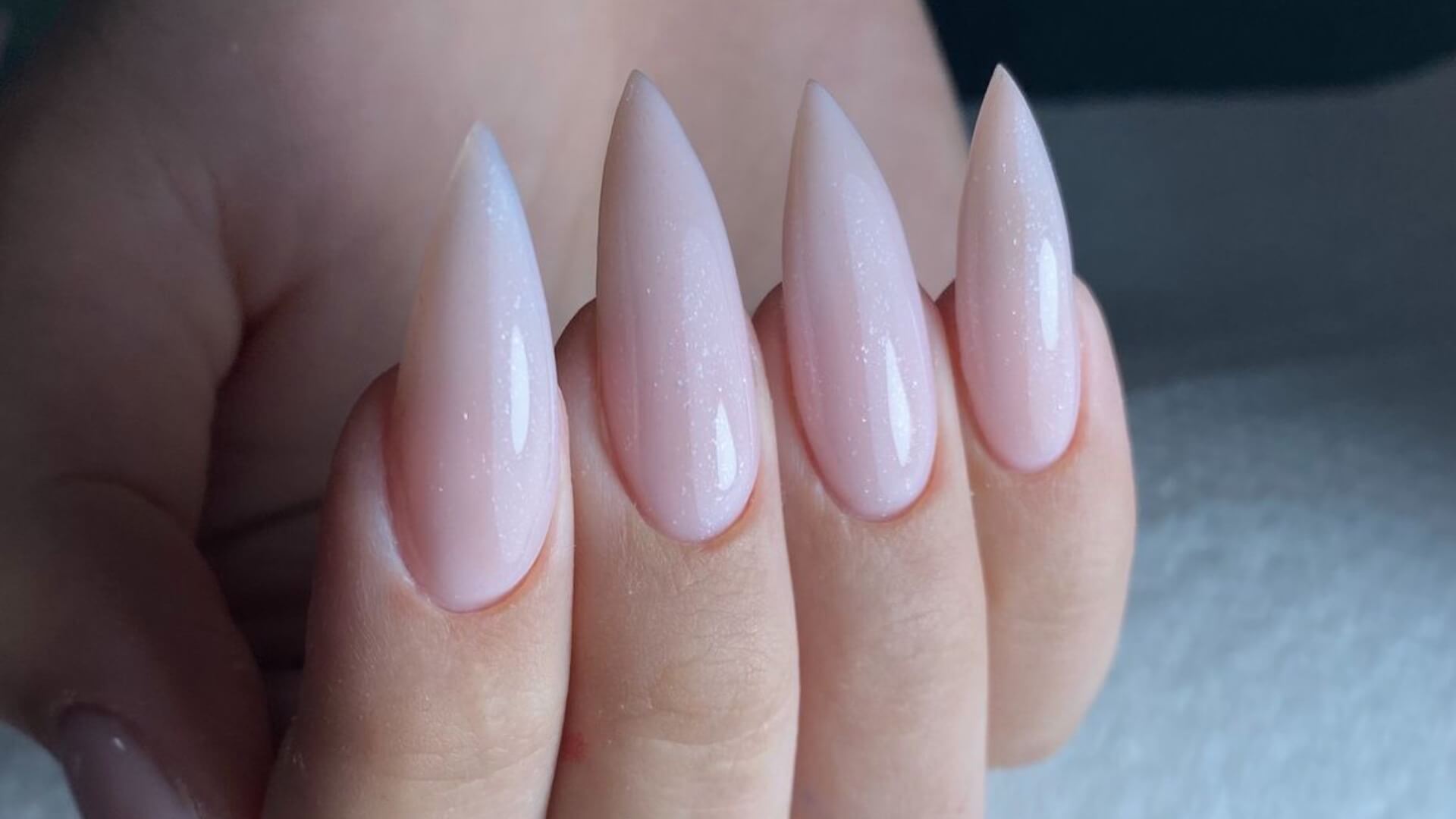 ספיר בניית ציפורניים 