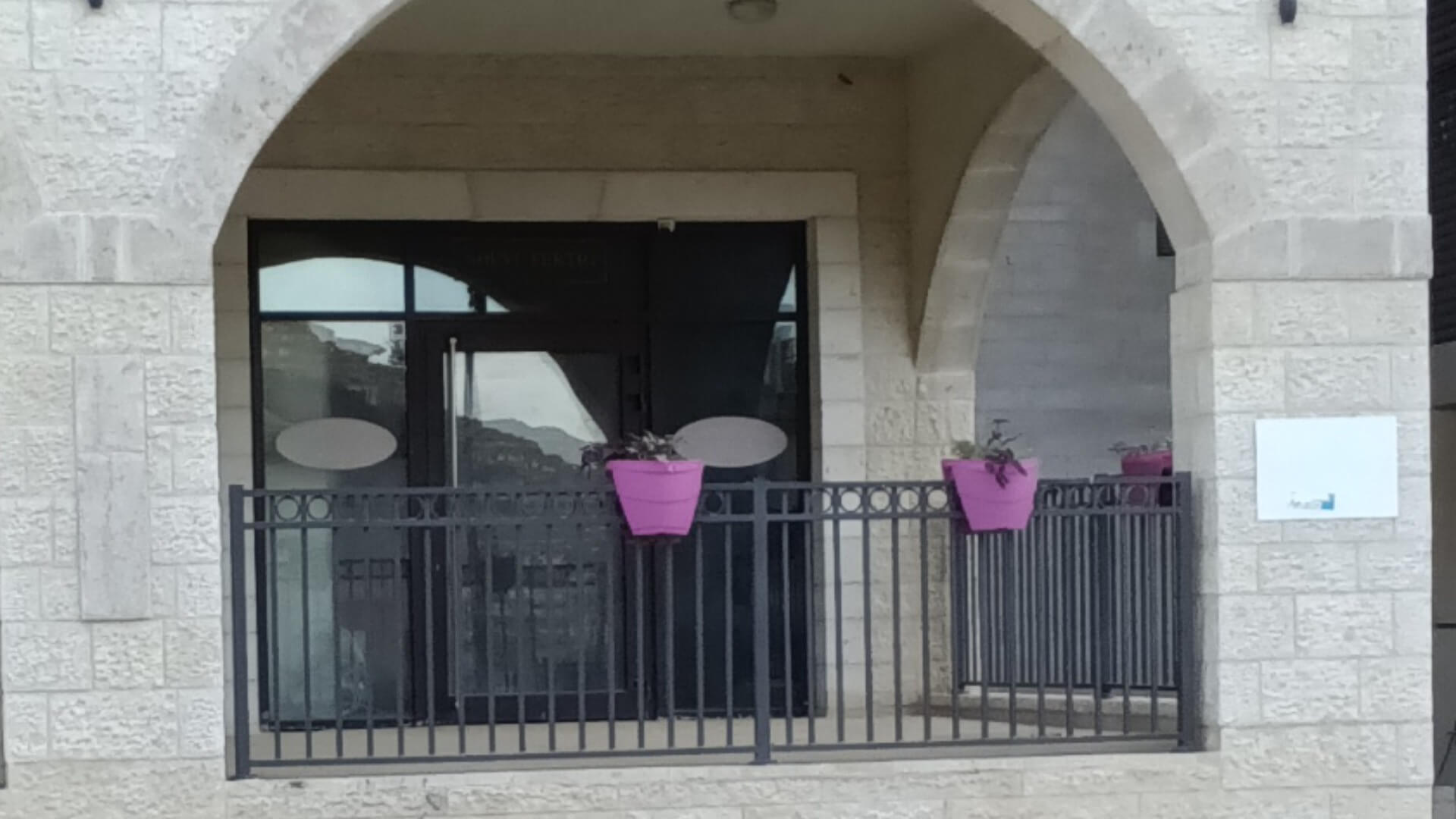 שבי פרטיג סלון פאות 