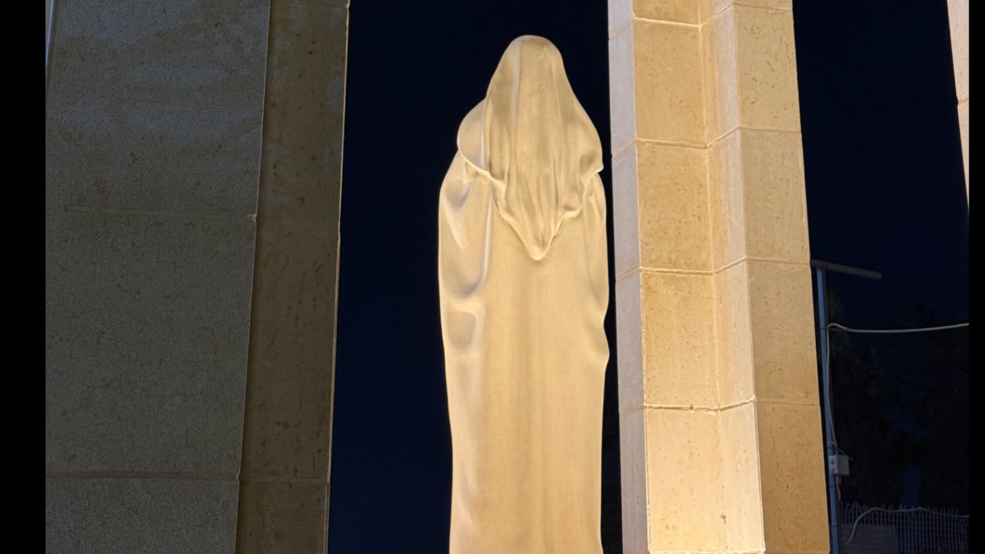 עעמותה ב בין הקדושה  מרים יה יהושע הצלוב