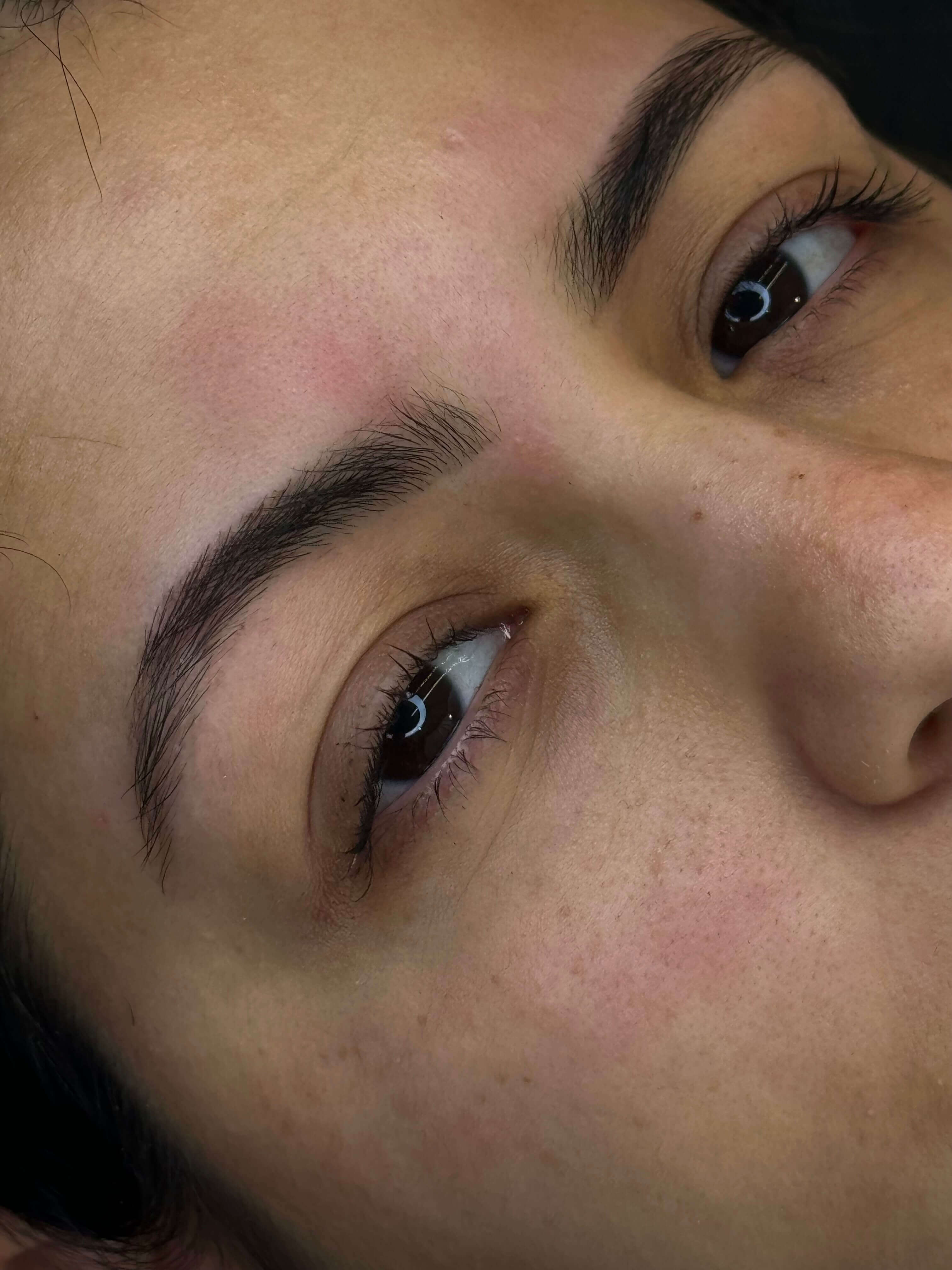 נאיה עיצוב גבות