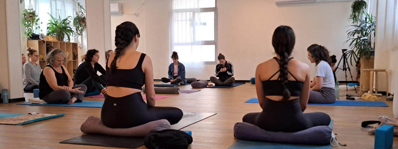 ויג׳נאנה יוגה תל אביב