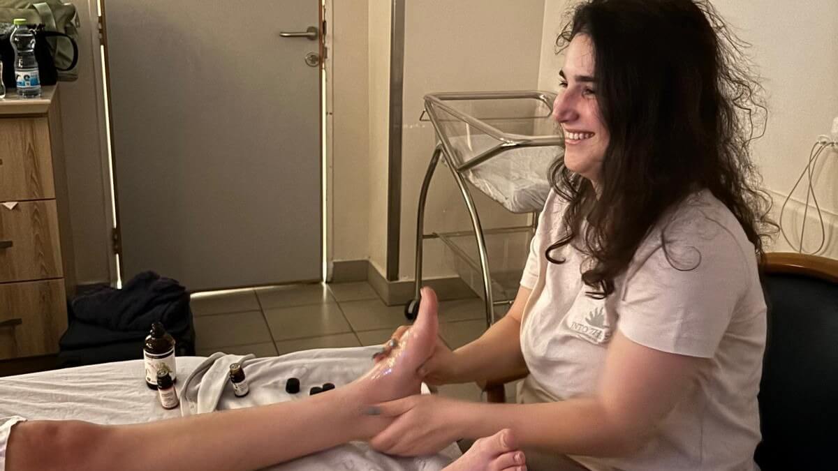 דניאלה ישורון