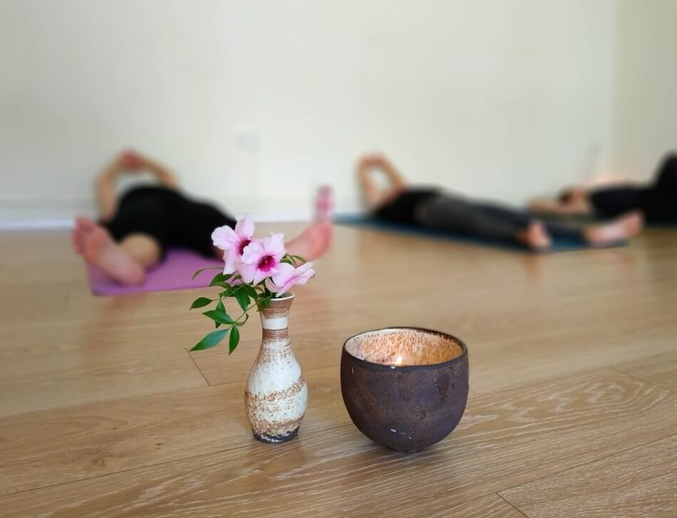 כלנית צור יוגה