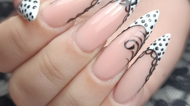 בסלון של טניה