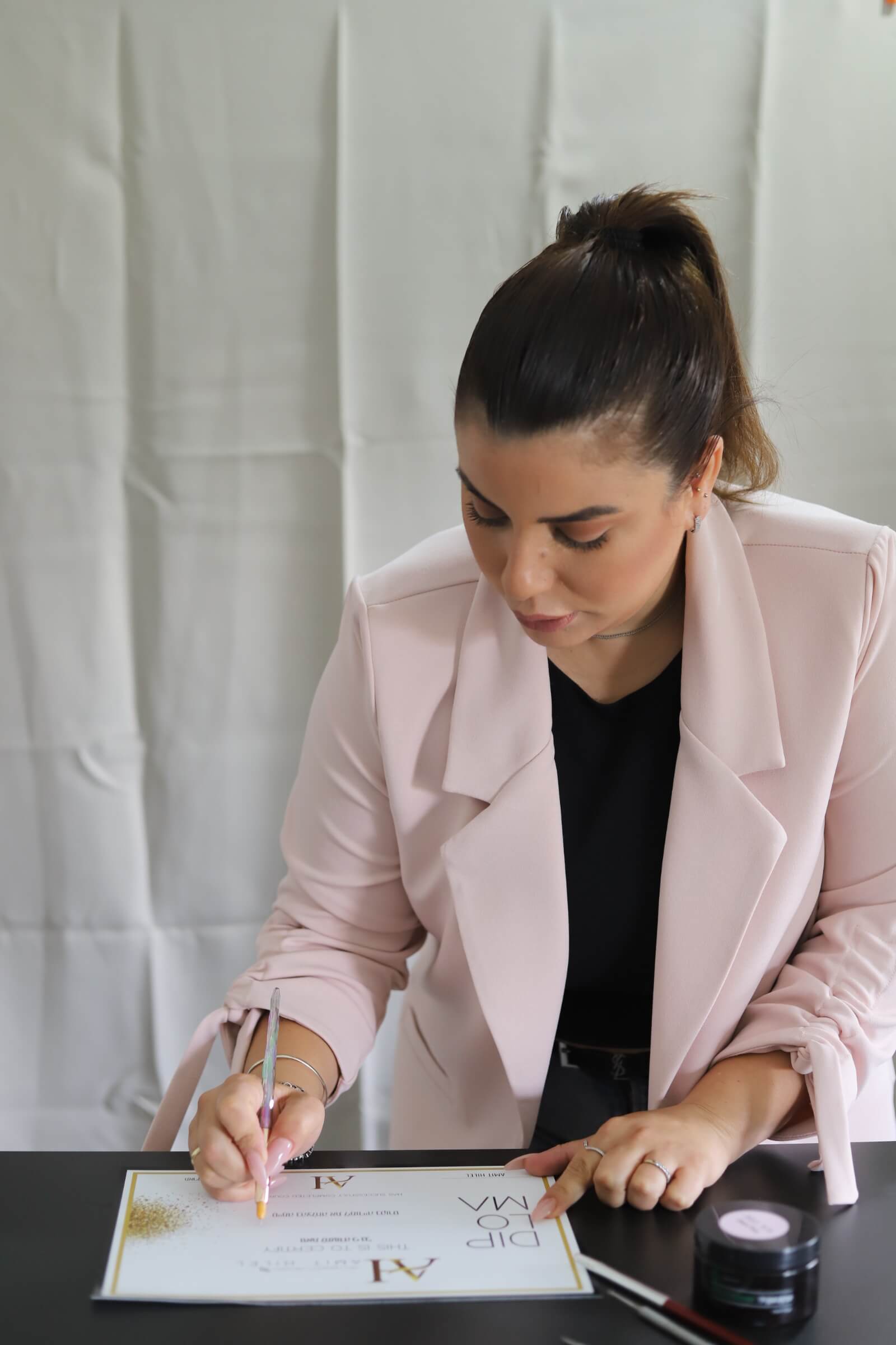 עמית הלל אקדמיה ומכון יופי 