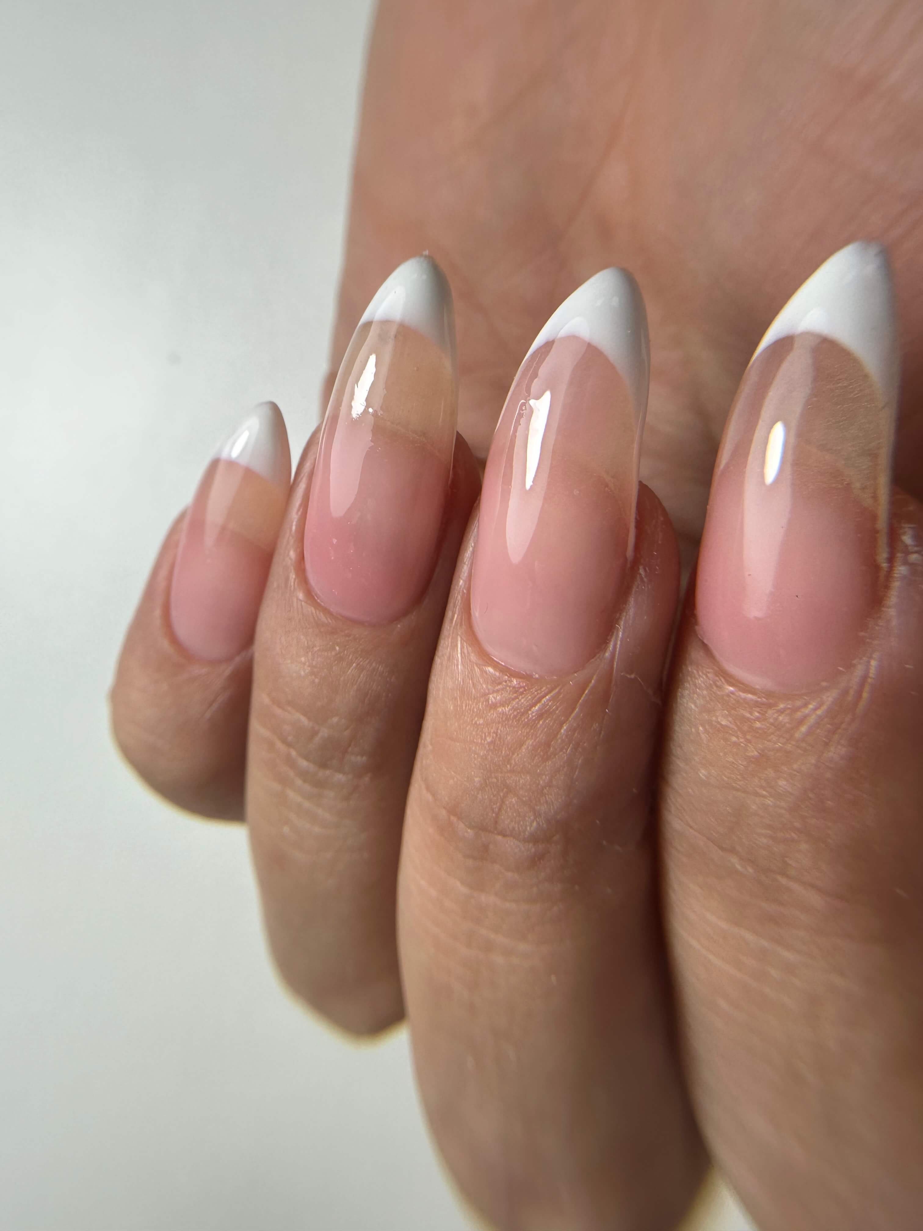 שירה ציפורניים?