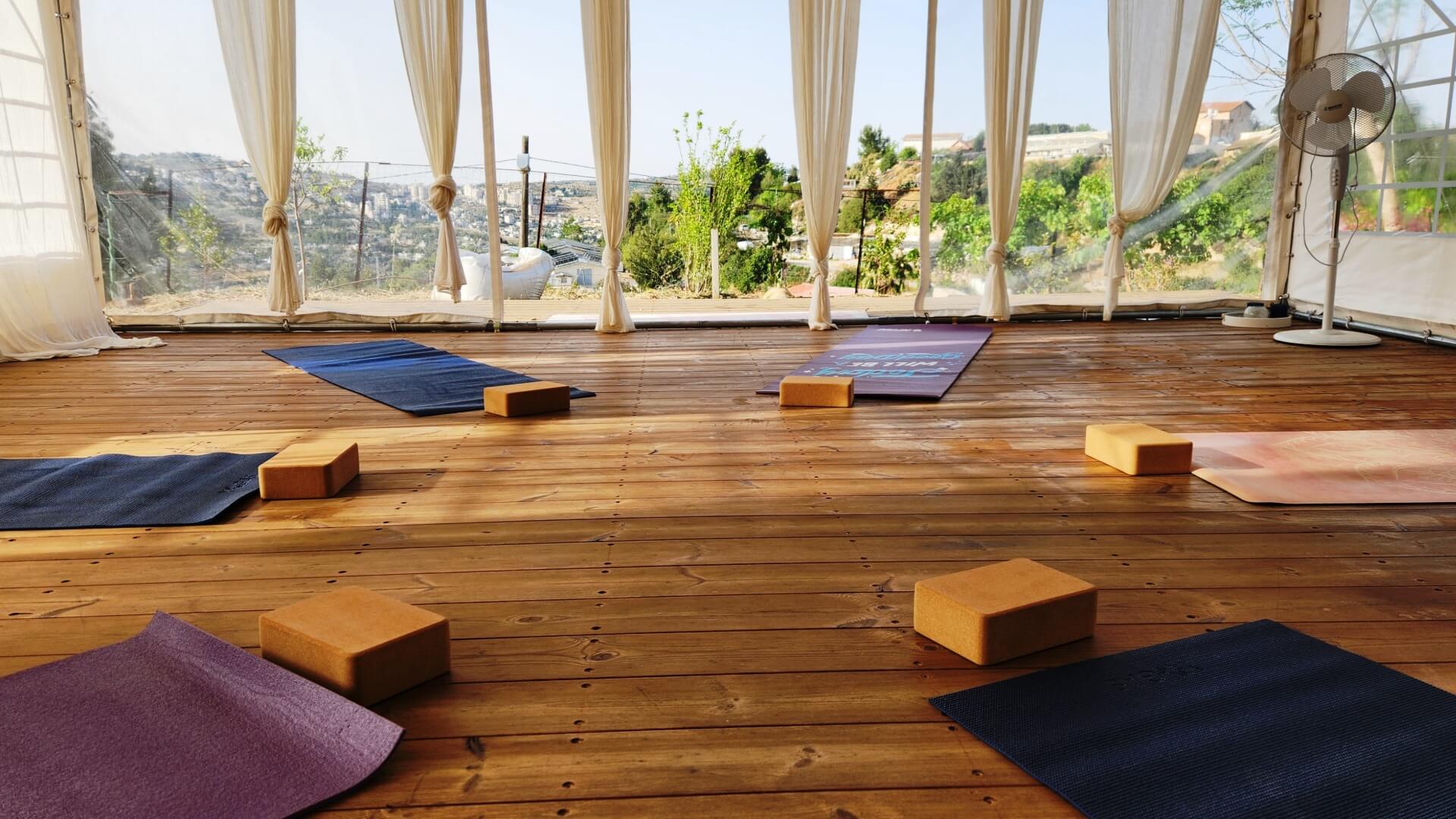  | אייה עזרי - יוגה ושיאצו