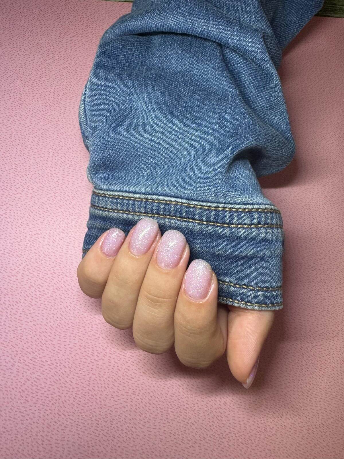 מניקוריסטית