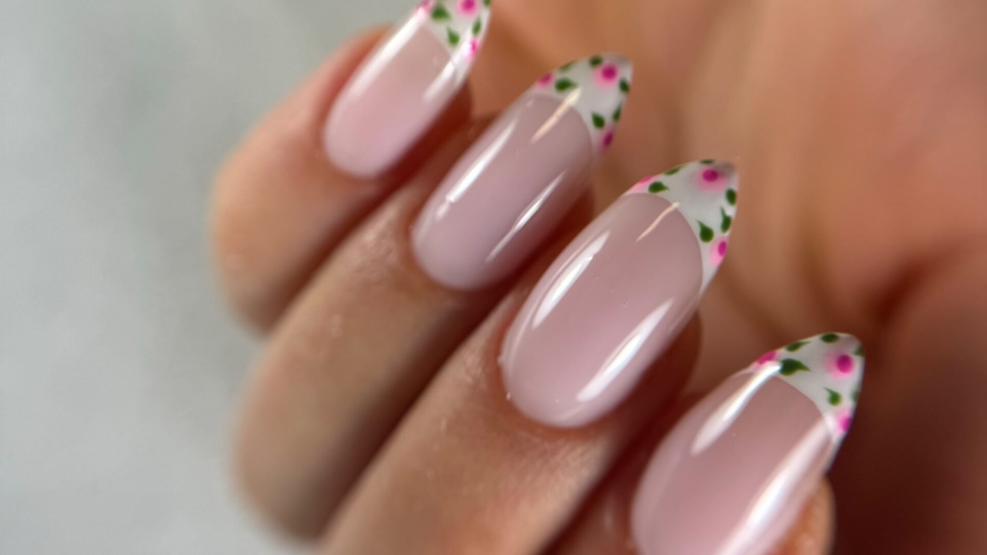 Avia Nails 